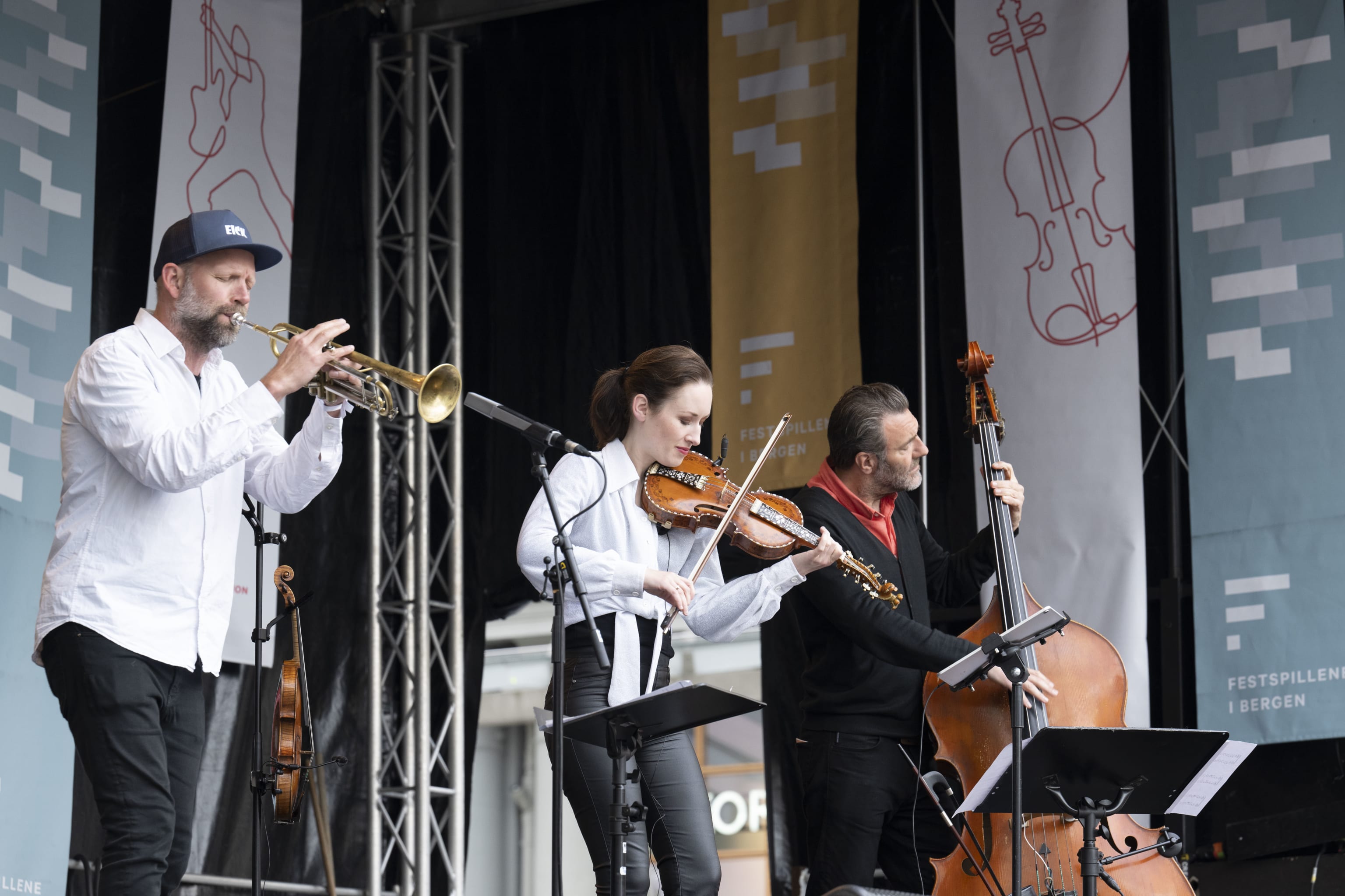 Ragnhild Hemsing, Mathias Eick & Mats Eilertsen. Foto: Thor Brødreskift